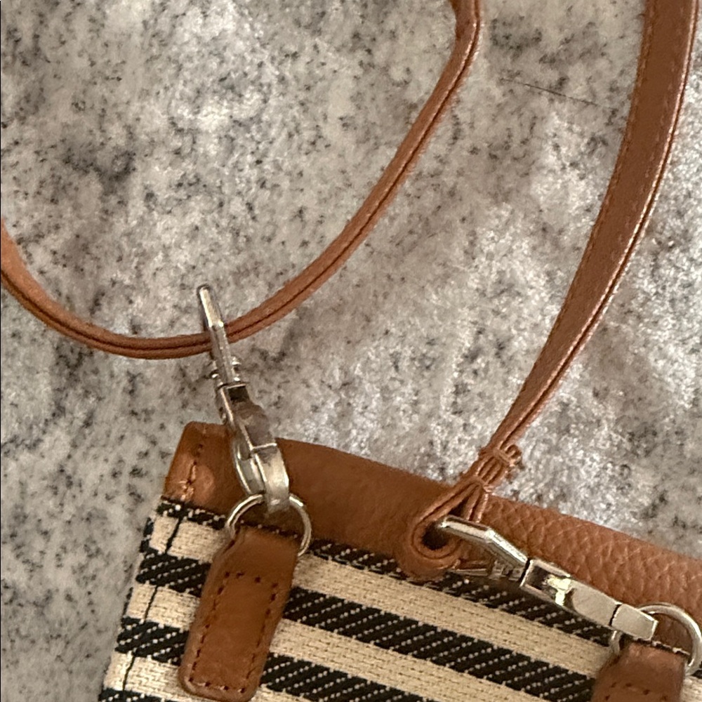 Striped Tan and Black Crossbody Bag 🩵 - Picture 6 of 8